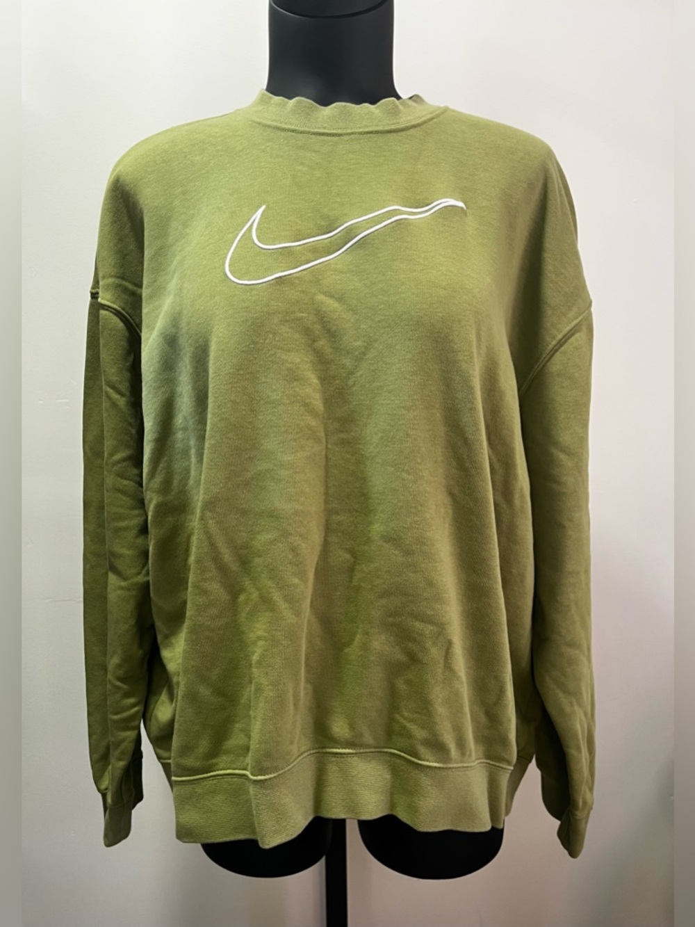 Nike Women’s Crew Neck Sweatshirt Large Olive Green Swoosh Logo Pullover Dri-fit